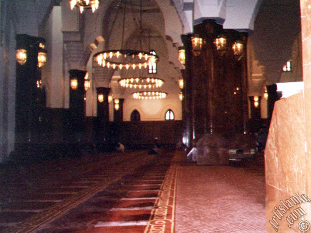 Mekke`de Osmanl� k��las� kar��s�nda bulunan bir caminin i�inden g�r�n��.
