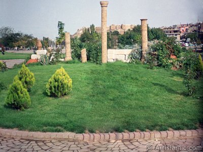 View towards the historical Antep Citadel from a park in Gaziantep city of Turkey. (The picture was taken by Artislamic.com in 2000.)