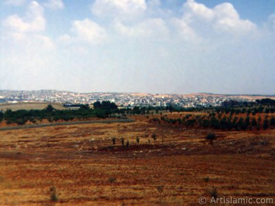 View towards Gaziantep city of Turkey from distant. (The picture was taken by Artislamic.com in 1990.)