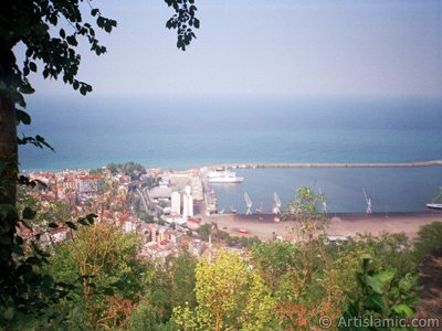 View of Trabzon city in Turkey. (The picture was taken by Artislamic.com in 2001.)