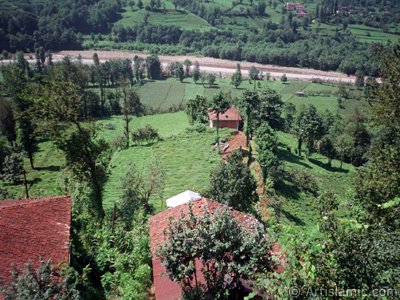 View of village from `OF district` in Trabzon city of Turkey. (The picture was taken by Artislamic.com in 2001.)