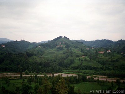 View of village from `OF district` in Trabzon city of Turkey. (The picture was taken by Artislamic.com in 2001.)