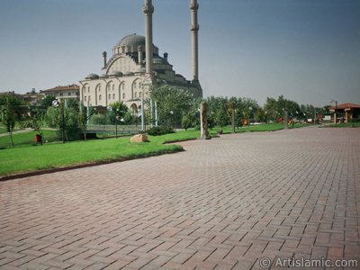 View of a park in Gaziantep city of Turkey. (The picture was taken by Artislamic.com in 2000.)
