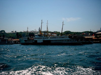 View of Eminonu coast, ships and Topkapi Palace from the sea in Istanbul city of Turkey. (The picture was taken by Artislamic.com in 2004.)