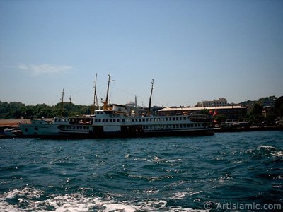 View of Eminonu coast, ships and Ayasofya Mosque (Hagia Sophia) from the sea in Istanbul city of Turkey. (The picture was taken by Artislamic.com in 2004.)