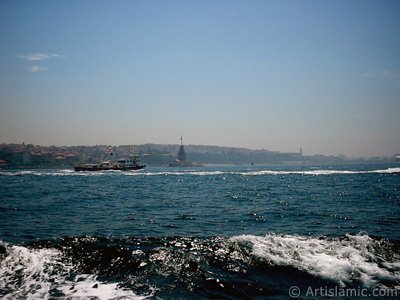 View of Kiz Kulesi (Maiden`s Tower) from the Bosphorus in Istanbul city of Turkey. (The picture was taken by Artislamic.com in 2004.)