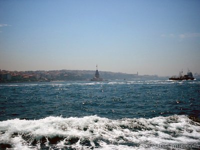 View of Kiz Kulesi (Maiden`s Tower) from the Bosphorus in Istanbul city of Turkey. (The picture was taken by Artislamic.com in 2004.)