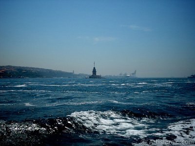 View of Kiz Kulesi (Maiden`s Tower) from the Bosphorus in Istanbul city of Turkey. (The picture was taken by Artislamic.com in 2004.)