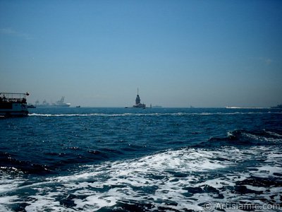 View of Kiz Kulesi (Maiden`s Tower) from the Bosphorus in Istanbul city of Turkey. (The picture was taken by Artislamic.com in 2004.)