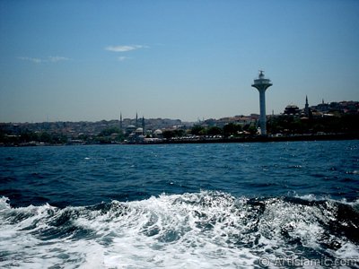 View of Uskudar coast from the Bosphorus in Istanbul city of Turkey. (The picture was taken by Artislamic.com in 2004.)