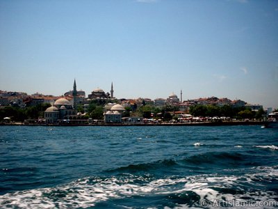 View of Uskudar coast from the Bosphorus in Istanbul city of Turkey. (The picture was taken by Artislamic.com in 2004.)