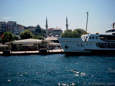 View of Uskudar jetty and Mihrimah Sultan Mosque from the Bosphorus in Istanbul city of Turkey. (The picture was taken by Artislamic.com in 2004.)