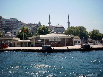 View of Uskudar jetty and Mihrimah Sultan Mosque from the Bosphorus in Istanbul city of Turkey. (The picture was taken by Artislamic.com in 2004.)