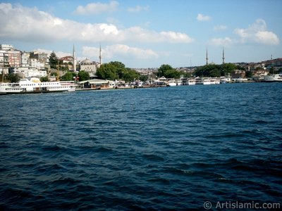 Denizden skdar iskelesi ve sahil. (Resim 2004 ylnda islamiSanat.net tarafndan ekildi.)