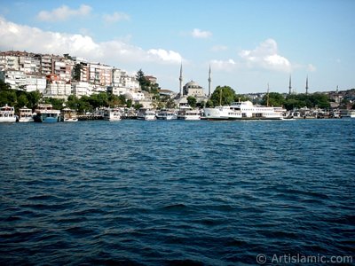 View of Uskudar jetty from the Bosphorus in Istanbul city of Turkey. (The picture was taken by Artislamic.com in 2004.)