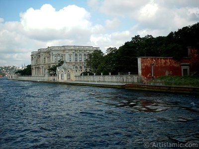 View of the Beylerbeyi Palace from the Bosphorus in Istanbul city of Turkey. (The picture was taken by Artislamic.com in 2004.)