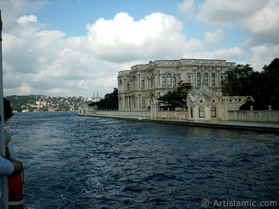 View of the Beylerbeyi Palace from the Bosphorus in Istanbul city of Turkey. (The picture was taken by Artislamic.com in 2004.)