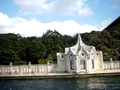 View of the Beylerbeyi Palace from the Bosphorus in Istanbul city of Turkey. (The picture was taken by Artislamic.com in 2004.)