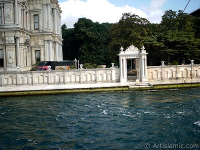 View of the Beylerbeyi Palace from the Bosphorus in Istanbul city of Turkey. (The picture was taken by Artislamic.com in 2004.)