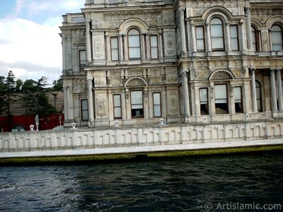 View of the Beylerbeyi Palace from the Bosphorus in Istanbul city of Turkey. (The picture was taken by Artislamic.com in 2004.)