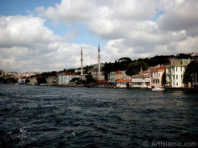 View of Beylerbeyi coast and a Beylerbeyi Mosque from the Bosphorus in Istanbul city of Turkey. (The picture was taken by Artislamic.com in 2004.)