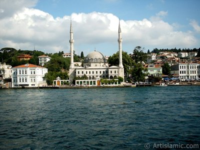 View of Beylerbeyi coast and a Beylerbeyi Mosque from the Bosphorus in Istanbul city of Turkey. (The picture was taken by Artislamic.com in 2004.)