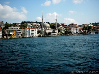 View of Beylerbeyi coast and a Beylerbeyi Mosque from the Bosphorus in Istanbul city of Turkey. (The picture was taken by Artislamic.com in 2004.)