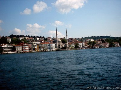 View of Beylerbeyi coast and a Beylerbeyi Mosque from the Bosphorus in Istanbul city of Turkey. (The picture was taken by Artislamic.com in 2004.)