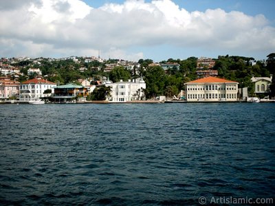 View of Havuzbasi coast from the Bosphorus in Istanbul city of Turkey. (The picture was taken by Artislamic.com in 2004.)