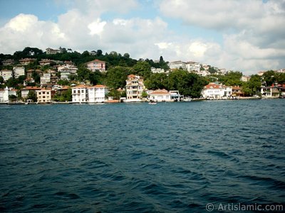 View of Havuzbasi coast from the Bosphorus in Istanbul city of Turkey. (The picture was taken by Artislamic.com in 2004.)