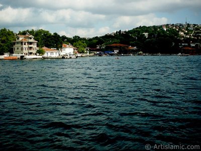 View of Havuzbasi coast from the Bosphorus in Istanbul city of Turkey. (The picture was taken by Artislamic.com in 2004.)