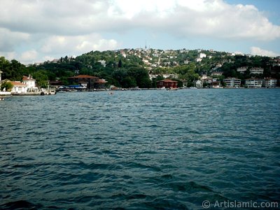 View of Havuzbasi coast from the Bosphorus in Istanbul city of Turkey. (The picture was taken by Artislamic.com in 2004.)