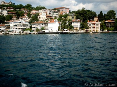 View of Havuzbasi coast from the Bosphorus in Istanbul city of Turkey. (The picture was taken by Artislamic.com in 2004.)
