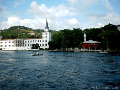 View of Kuleli coast and Kuleli Military School from the Bosphorus in Istanbul city of Turkey. (The picture was taken by Artislamic.com in 2004.)