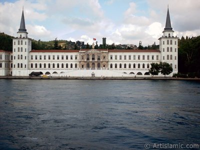View of Kuleli coast and Kuleli Military School from the Bosphorus in Istanbul city of Turkey. (The picture was taken by Artislamic.com in 2004.)