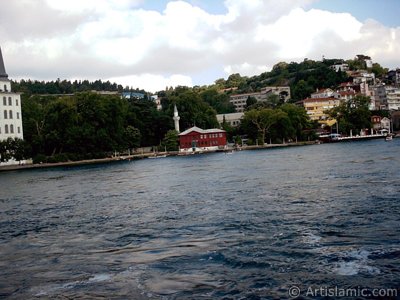 View of Kuleli coast from the Bosphorus in Istanbul city of Turkey. (The picture was taken by Artislamic.com in 2004.)