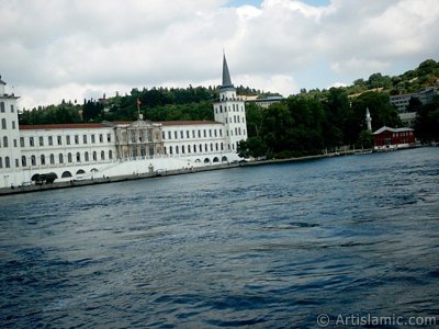 View of Kuleli coast and Kuleli Military School from the Bosphorus in Istanbul city of Turkey. (The picture was taken by Artislamic.com in 2004.)