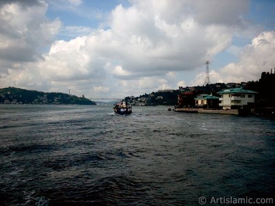 View of Kuleli coast from the Bosphorus in Istanbul city of Turkey. (The picture was taken by Artislamic.com in 2004.)