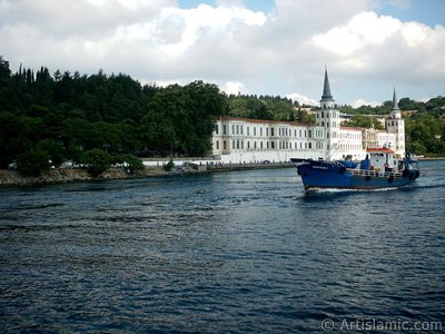 View of Kuleli coast and Kuleli Military School from the Bosphorus in Istanbul city of Turkey. (The picture was taken by Artislamic.com in 2004.)