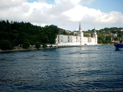 View of Kuleli coast and Kuleli Military School from the Bosphorus in Istanbul city of Turkey. (The picture was taken by Artislamic.com in 2004.)