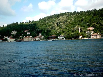 View of Vanikoy coast from the Bosphorus in Istanbul city of Turkey. (The picture was taken by Artislamic.com in 2004.)