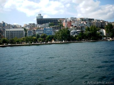 View of Findikli-Kabatas coast and Findikli Mosque from the Bosphorus in Istanbul city of Turkey. (The picture was taken by Artislamic.com in 2004.)