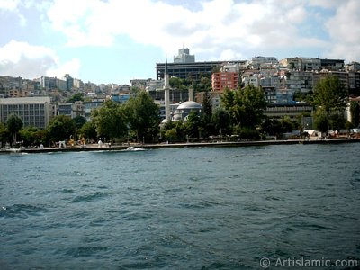 View of Findikli-Kabatas coast and Findikli Mosque from the Bosphorus in Istanbul city of Turkey. (The picture was taken by Artislamic.com in 2004.)