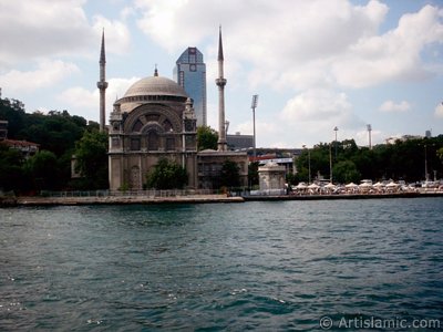 View of Dolmabahce coast and Valide Sultan Mosque from the Bosphorus in Istanbul city of Turkey. (The picture was taken by Artislamic.com in 2004.)