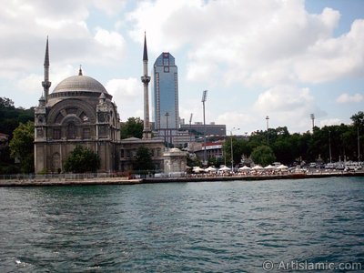 View of Dolmabahce coast and Valide Sultan Mosque from the Bosphorus in Istanbul city of Turkey. (The picture was taken by Artislamic.com in 2004.)