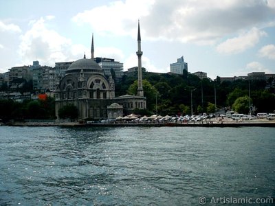 View of Dolmabahce coast and Valide Sultan Mosque from the Bosphorus in Istanbul city of Turkey. (The picture was taken by Artislamic.com in 2004.)