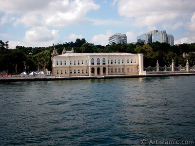 View of the Dolmabahce Palace from the Bosphorus in Istanbul city of Turkey. (The picture was taken by Artislamic.com in 2004.)