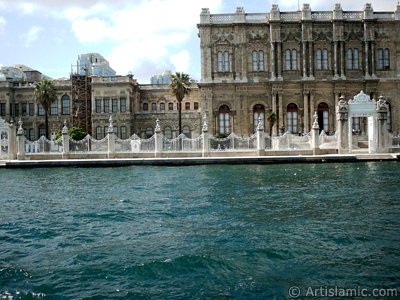 View of the Dolmabahce Palace from the Bosphorus in Istanbul city of Turkey. (The picture was taken by Artislamic.com in 2004.)