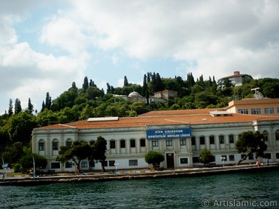 View of Ortakoy coast from the Bosphorus in Istanbul city of Turkey. (The picture was taken by Artislamic.com in 2004.)