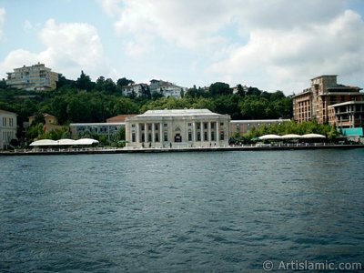 View of Ortakoy coast from the Bosphorus in Istanbul city of Turkey. (The picture was taken by Artislamic.com in 2004.)